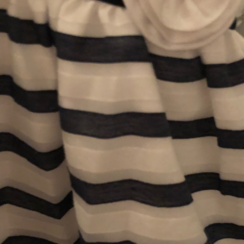 Dress - Picture 7 of 7